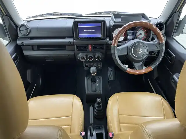 スズキ ジムニー XL 岡山県 2019(平31)年 4.9万km シフォンアイボリーM 純正8インチナビ（CN-RZ843）/・FM/AM/Bluetooth/フルセグ/CD/DVD/バックカメラ/シートヒーター/ETC/社外フロントグリル/スズキセーフティーサポート/・衝突軽減ブレーキ/・車線逸脱警報/・オートハイビーム/オートライト/・フォグライト/オートエアコン/純正フロアマット/背面タイヤ/スマートキー