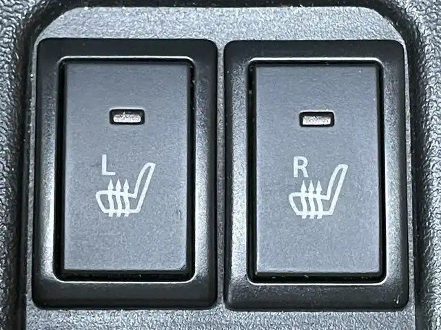 スズキ ジムニー XL 岡山県 2019(平31)年 4.9万km シフォンアイボリーM 純正8インチナビ（CN-RZ843）/・FM/AM/Bluetooth/フルセグ/CD/DVD/バックカメラ/シートヒーター/ETC/社外フロントグリル/スズキセーフティーサポート/・衝突軽減ブレーキ/・車線逸脱警報/・オートハイビーム/オートライト/・フォグライト/オートエアコン/純正フロアマット/背面タイヤ/スマートキー