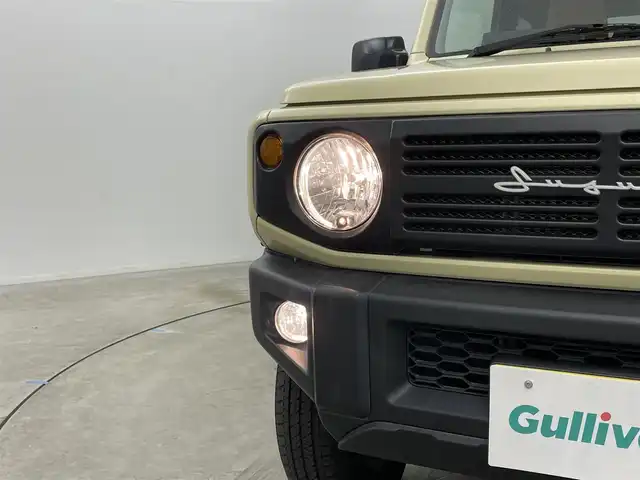 スズキ ジムニー XL 岡山県 2019(平31)年 4.9万km シフォンアイボリーM 純正8インチナビ（CN-RZ843）/・FM/AM/Bluetooth/フルセグ/CD/DVD/バックカメラ/シートヒーター/ETC/社外フロントグリル/スズキセーフティーサポート/・衝突軽減ブレーキ/・車線逸脱警報/・オートハイビーム/オートライト/・フォグライト/オートエアコン/純正フロアマット/背面タイヤ/スマートキー