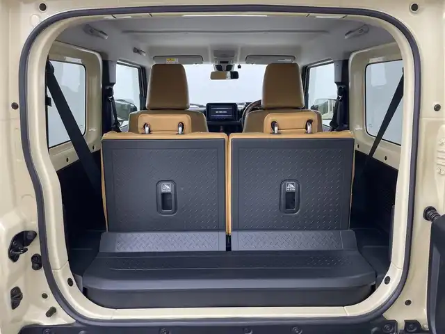 スズキ ジムニー XL 岡山県 2019(平31)年 4.9万km シフォンアイボリーM 純正8インチナビ（CN-RZ843）/・FM/AM/Bluetooth/フルセグ/CD/DVD/バックカメラ/シートヒーター/ETC/社外フロントグリル/スズキセーフティーサポート/・衝突軽減ブレーキ/・車線逸脱警報/・オートハイビーム/オートライト/・フォグライト/オートエアコン/純正フロアマット/背面タイヤ/スマートキー