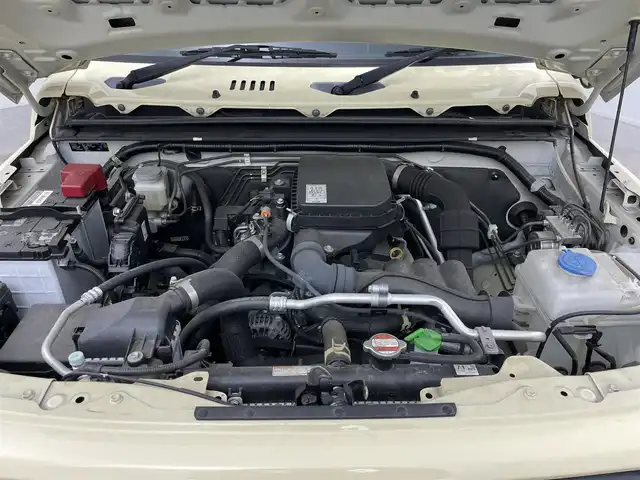 スズキ ジムニー XL 岡山県 2019(平31)年 4.9万km シフォンアイボリーM 純正8インチナビ（CN-RZ843）/・FM/AM/Bluetooth/フルセグ/CD/DVD/バックカメラ/シートヒーター/ETC/社外フロントグリル/スズキセーフティーサポート/・衝突軽減ブレーキ/・車線逸脱警報/・オートハイビーム/オートライト/・フォグライト/オートエアコン/純正フロアマット/背面タイヤ/スマートキー