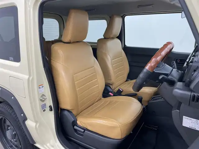 スズキ ジムニー XL 岡山県 2019(平31)年 4.9万km シフォンアイボリーM 純正8インチナビ（CN-RZ843）/・FM/AM/Bluetooth/フルセグ/CD/DVD/バックカメラ/シートヒーター/ETC/社外フロントグリル/スズキセーフティーサポート/・衝突軽減ブレーキ/・車線逸脱警報/・オートハイビーム/オートライト/・フォグライト/オートエアコン/純正フロアマット/背面タイヤ/スマートキー