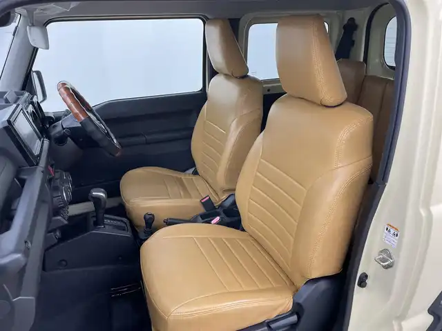 スズキ ジムニー XL 岡山県 2019(平31)年 4.9万km シフォンアイボリーM 純正8インチナビ（CN-RZ843）/・FM/AM/Bluetooth/フルセグ/CD/DVD/バックカメラ/シートヒーター/ETC/社外フロントグリル/スズキセーフティーサポート/・衝突軽減ブレーキ/・車線逸脱警報/・オートハイビーム/オートライト/・フォグライト/オートエアコン/純正フロアマット/背面タイヤ/スマートキー