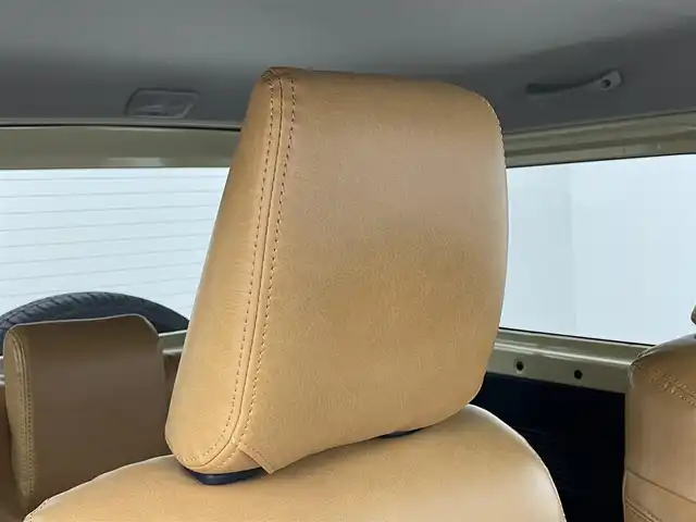 スズキ ジムニー XL 岡山県 2019(平31)年 4.9万km シフォンアイボリーM 純正8インチナビ（CN-RZ843）/・FM/AM/Bluetooth/フルセグ/CD/DVD/バックカメラ/シートヒーター/ETC/社外フロントグリル/スズキセーフティーサポート/・衝突軽減ブレーキ/・車線逸脱警報/・オートハイビーム/オートライト/・フォグライト/オートエアコン/純正フロアマット/背面タイヤ/スマートキー