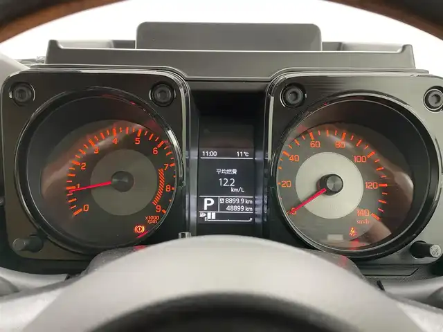 スズキ ジムニー XL 岡山県 2019(平31)年 4.9万km シフォンアイボリーM 純正8インチナビ（CN-RZ843）/・FM/AM/Bluetooth/フルセグ/CD/DVD/バックカメラ/シートヒーター/ETC/社外フロントグリル/スズキセーフティーサポート/・衝突軽減ブレーキ/・車線逸脱警報/・オートハイビーム/オートライト/・フォグライト/オートエアコン/純正フロアマット/背面タイヤ/スマートキー