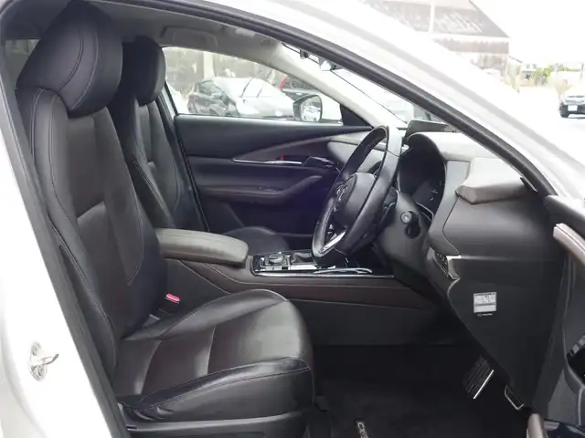 マツダ ＣＸ－３０ XD Lパッケージ 山形県 2020(令2)年 7万km スノーフレイクホワイトパールマイカ 4WD/軽油/衝突被害軽減システム/BOSEサウンド/純正メモリナビ/　　【CD DVD BT フルセグ USB AUX】/全周囲カメラ/電動リアゲート/レーダークルーズコントロール/LEDオートヘッドライト/レザーシート/パワーシート/シートヒーター/純正18インチアルミホイール/コーナーセンサー/アイドリングストップ/ステアリングスイッチ/パドルシフト/ターボ/電動格納ウィンカーミラー/スマートキー×2/ETC