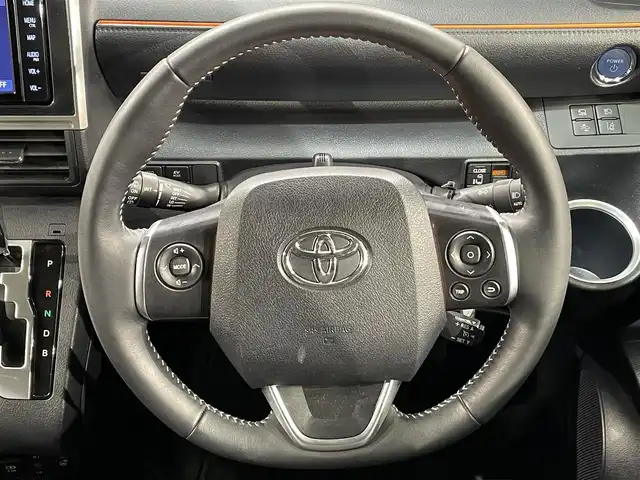 トヨタ シエンタ ハイブリッド G クエロ 愛知県 2022(令4)年 2.2万km アバンギャルドブロンズメタリック 純正ナビ/衝突軽減ブレーキ/両側電動スライドドア/パノラミックビューモニター/ビルトインETC/シートヒーター/LEDヘッドライト/クルーズコントロール/ドライブレコーダー/ステアリングヒーター/フルセグTV/Bluetooth/コーナーセンサー/レーンキープアシスト/オートハイビーム/プッシュスタート/スマートキー/スペアキー/CD/DVD再生/ミュージックサーバー/純正フロアマット/オートライト/禁煙車/ハーフレザーシート/ウィンカーミラー/電動格納ミラー/フォグランプ/ステアリングリモコン/オートエアコン/横滑り防止装置/パーキングサポートブレーキ/先行車発進