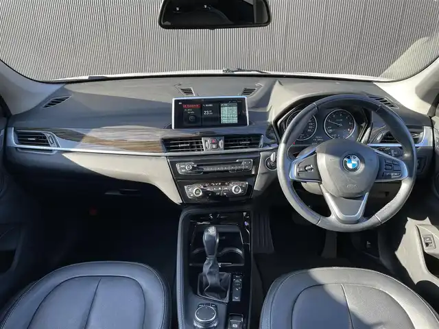 ＢＭＷ Ｘ１ xDrive 18d xライン 道東・釧路十勝 2018(平30)年 6.2万km ミネラルホワイト ４WD/純正HDDナビ/ CD/DVD/BT/USB/リアビューモニター/ミラーETC/衝突軽減ブレーキ/レーンディパーチャーアラート/クルーズコントロール/パークディスタンスコントロール/ヒルアシストコントロール/レザーシート/フロントシートヒーティング/電動フロントシート/電動テールゲート/純正18インチAW/純正フロアマット/スペアキー/取扱説明書/保証書