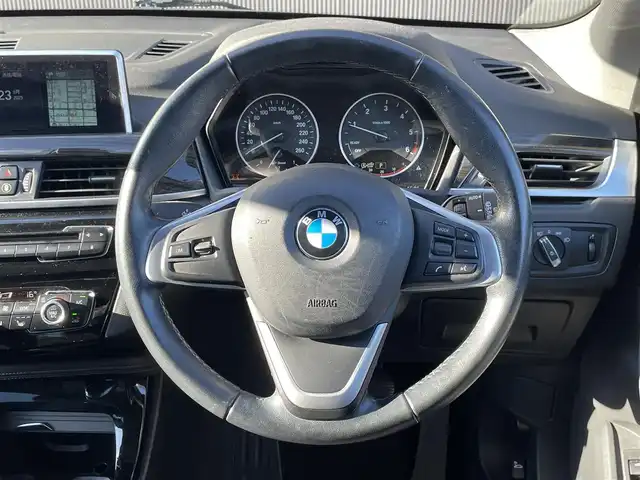 ＢＭＷ Ｘ１ xDrive 18d xライン 道東・釧路十勝 2018(平30)年 6.2万km ミネラルホワイト ４WD/純正HDDナビ/ CD/DVD/BT/USB/リアビューモニター/ミラーETC/衝突軽減ブレーキ/レーンディパーチャーアラート/クルーズコントロール/パークディスタンスコントロール/ヒルアシストコントロール/レザーシート/フロントシートヒーティング/電動フロントシート/電動テールゲート/純正18インチAW/純正フロアマット/スペアキー/取扱説明書/保証書