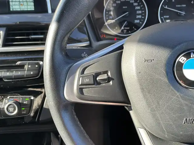 ＢＭＷ Ｘ１ xDrive 18d xライン 道東・釧路十勝 2018(平30)年 6.2万km ミネラルホワイト ４WD/純正HDDナビ/ CD/DVD/BT/USB/リアビューモニター/ミラーETC/衝突軽減ブレーキ/レーンディパーチャーアラート/クルーズコントロール/パークディスタンスコントロール/ヒルアシストコントロール/レザーシート/フロントシートヒーティング/電動フロントシート/電動テールゲート/純正18インチAW/純正フロアマット/スペアキー/取扱説明書/保証書
