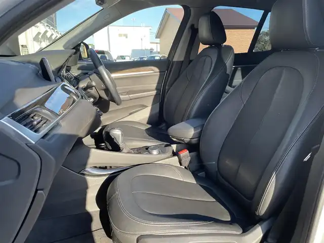 ＢＭＷ Ｘ１ xDrive 18d xライン 道東・釧路十勝 2018(平30)年 6.2万km ミネラルホワイト ４WD/純正HDDナビ/ CD/DVD/BT/USB/リアビューモニター/ミラーETC/衝突軽減ブレーキ/レーンディパーチャーアラート/クルーズコントロール/パークディスタンスコントロール/ヒルアシストコントロール/レザーシート/フロントシートヒーティング/電動フロントシート/電動テールゲート/純正18インチAW/純正フロアマット/スペアキー/取扱説明書/保証書