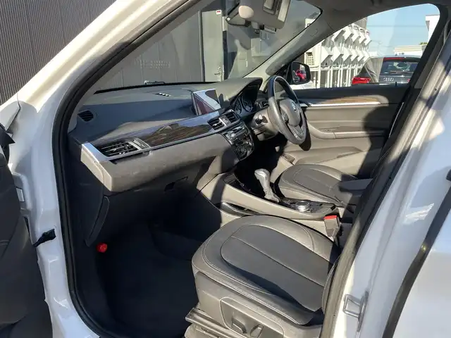 ＢＭＷ Ｘ１ xDrive 18d xライン 道東・釧路十勝 2018(平30)年 6.2万km ミネラルホワイト ４WD/純正HDDナビ/ CD/DVD/BT/USB/リアビューモニター/ミラーETC/衝突軽減ブレーキ/レーンディパーチャーアラート/クルーズコントロール/パークディスタンスコントロール/ヒルアシストコントロール/レザーシート/フロントシートヒーティング/電動フロントシート/電動テールゲート/純正18インチAW/純正フロアマット/スペアキー/取扱説明書/保証書