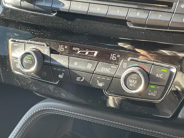 ＢＭＷ Ｘ１ xDrive 18d xライン 道東・釧路十勝 2018(平30)年 6.2万km ミネラルホワイト ４WD/純正HDDナビ/ CD/DVD/BT/USB/リアビューモニター/ミラーETC/衝突軽減ブレーキ/レーンディパーチャーアラート/クルーズコントロール/パークディスタンスコントロール/ヒルアシストコントロール/レザーシート/フロントシートヒーティング/電動フロントシート/電動テールゲート/純正18インチAW/純正フロアマット/スペアキー/取扱説明書/保証書