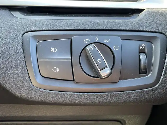 ＢＭＷ Ｘ１ xDrive 18d xライン 道東・釧路十勝 2018(平30)年 6.2万km ミネラルホワイト ４WD/純正HDDナビ/ CD/DVD/BT/USB/リアビューモニター/ミラーETC/衝突軽減ブレーキ/レーンディパーチャーアラート/クルーズコントロール/パークディスタンスコントロール/ヒルアシストコントロール/レザーシート/フロントシートヒーティング/電動フロントシート/電動テールゲート/純正18インチAW/純正フロアマット/スペアキー/取扱説明書/保証書