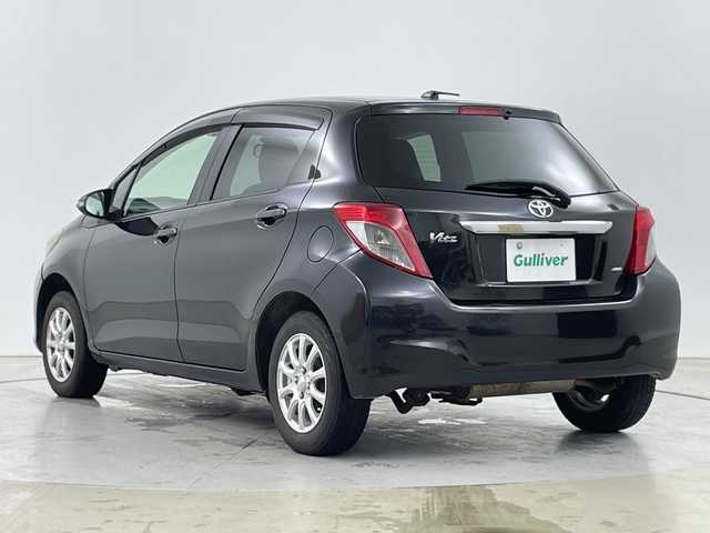 トヨタ ヴィッツ U 道央・札幌 2011(平23)年 11.8万km ブラックマイカ ・4WD/・シートヒーター/・オートライト/・ドアバイザー/・純正フロアマット/・ABS/・純正AWサマータイヤ積込/・スマートキー