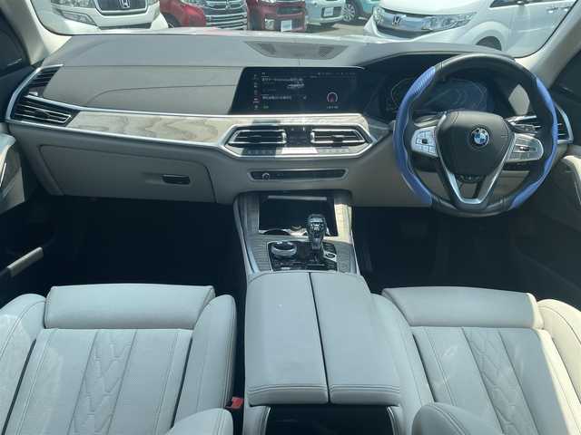 ＢＭＷ Ｘ７ xDrive35d デザインピュアエクセレンス 愛知県 2020(令2)年 2.6万km 白 スカイラウンジパノラマサンルーフ/純正メーカーナビ/フルセグTV/BT/全方位カメラ/ハーマンカードン/ETC/純正21インチAW/インテリジェントセーフティ/レーダークルーズコントロール/クリアランスソナー/オートライト/ハイビームアシスタント/アクティブプロテクション/渋滞アシスタント/ドライビングアシスタントプロフェッショナル/パークアシストシステムプラス/BSM/HUD/白革シート/F/Rシートヒーター /前席エアシート/前席マッサージ機能/サーマルコンフォートパッケージ/純正フロアマット