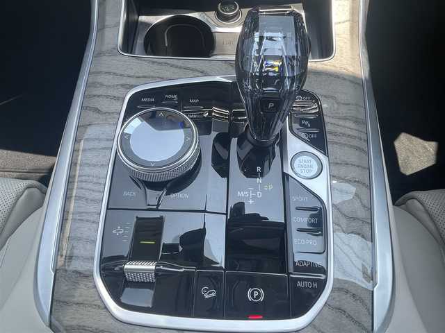 ＢＭＷ Ｘ７ xDrive35d デザインピュアエクセレンス 愛知県 2020(令2)年 2.6万km 白 スカイラウンジパノラマサンルーフ/純正メーカーナビ/フルセグTV/BT/全方位カメラ/ハーマンカードン/ETC/純正21インチAW/インテリジェントセーフティ/レーダークルーズコントロール/クリアランスソナー/オートライト/ハイビームアシスタント/アクティブプロテクション/渋滞アシスタント/ドライビングアシスタントプロフェッショナル/パークアシストシステムプラス/BSM/HUD/白革シート/F/Rシートヒーター /前席エアシート/前席マッサージ機能/サーマルコンフォートパッケージ/純正フロアマット