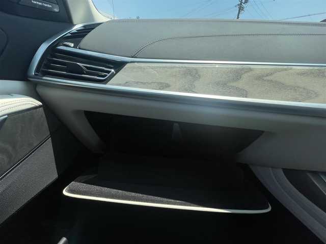ＢＭＷ Ｘ７ xDrive35d デザインピュアエクセレンス 愛知県 2020(令2)年 2.6万km 白 スカイラウンジパノラマサンルーフ/純正メーカーナビ/フルセグTV/BT/全方位カメラ/ハーマンカードン/ETC/純正21インチAW/インテリジェントセーフティ/レーダークルーズコントロール/クリアランスソナー/オートライト/ハイビームアシスタント/アクティブプロテクション/渋滞アシスタント/ドライビングアシスタントプロフェッショナル/パークアシストシステムプラス/BSM/HUD/白革シート/F/Rシートヒーター /前席エアシート/前席マッサージ機能/サーマルコンフォートパッケージ/純正フロアマット