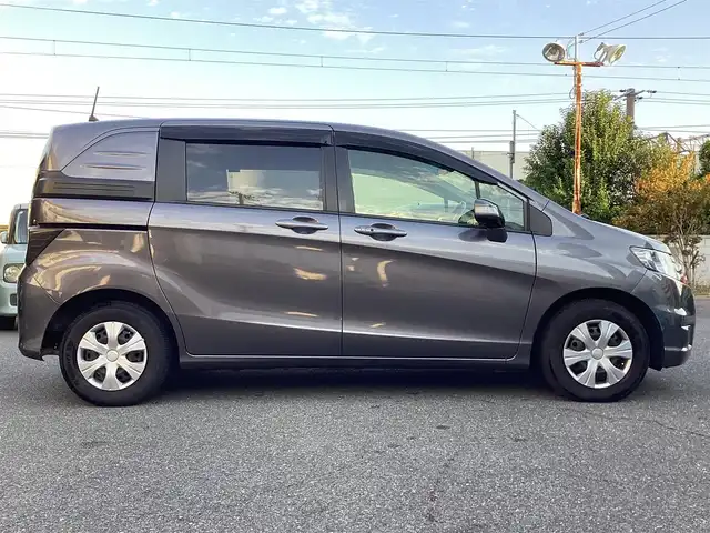 ホンダ フリード スパイク G ジャストセレクション 大阪府 2013(平25)年 13.1万km モダンスティールM ワンオーナー/社外SDナビ・フルセグTV・/　　ＣＤ・DVD・Bluetooth/両側パワースライドドア/ＨＩＤオートヘッドライト/スマートキー2個/バックカメラ/スカイルーフ/ビルトインＥＴＣ/ステアリングスイッチ/ヒルスタートアシスト/電動格納ウインカーミラー