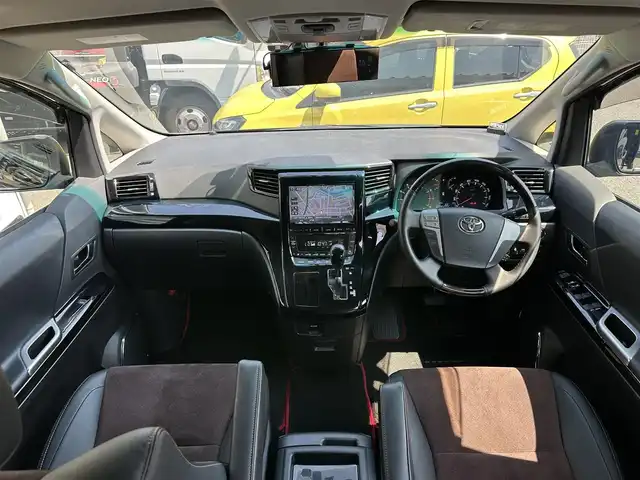 トヨタ アルファード 240S タイプゴールド 三重県 2012(平24)年 6.5万km ブラック 9インチナビ（アルパイン:Bluetooth/CD/DVD/AM/FM/SD）/フリップダウンモニター（アルパイン）/バックカメラ/ドライブレコーダー/ETC/パワースライドドア（運転席側/助手席側）/パワーバックドア/車名ロゴ入ゴールドスカッフプレート/リバース連動機能付ボディ同色電動オート格納ドアミラー/ウィンカーミラー/3列シート（7人乗り）/ハーフレザー/クルーズコントロール/HIDヘッドランプ/オートライト/フロントフォグランプ/ツヤ有ブラック木目調/革巻きコンビステアリングホイール/ツヤ有ブラック木木目調加飾付シャンパンゴールドインパネ/ツヤ有ブラック木目調加飾付き回転式センターコンソールボックス/足元照明（助手席/運転席）/シルバーエンブレム付スモークメッキ加飾無塗装フロントグリル/開口部台形無塗装横桟フロントエアロバンパー/スモークメッキリング付スポーツタイプフロントフォグランプ/サイドクラッディングパネル/リアスポイラー/リアエアロバンパー/スモークレンズ/LEDリアコンビネーションランプ/スモークメッキバックドアガーニッシュ/マフラーカッター/スペアキー