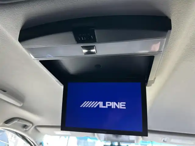 トヨタ アルファード 240S タイプゴールド 三重県 2012(平24)年 6.5万km ブラック 9インチナビ（アルパイン:Bluetooth/CD/DVD/AM/FM/SD）/フリップダウンモニター（アルパイン）/バックカメラ/ドライブレコーダー/ETC/パワースライドドア（運転席側/助手席側）/パワーバックドア/車名ロゴ入ゴールドスカッフプレート/リバース連動機能付ボディ同色電動オート格納ドアミラー/ウィンカーミラー/3列シート（7人乗り）/ハーフレザー/クルーズコントロール/HIDヘッドランプ/オートライト/フロントフォグランプ/ツヤ有ブラック木目調/革巻きコンビステアリングホイール/ツヤ有ブラック木木目調加飾付シャンパンゴールドインパネ/ツヤ有ブラック木目調加飾付き回転式センターコンソールボックス/足元照明（助手席/運転席）/シルバーエンブレム付スモークメッキ加飾無塗装フロントグリル/開口部台形無塗装横桟フロントエアロバンパー/スモークメッキリング付スポーツタイプフロントフォグランプ/サイドクラッディングパネル/リアスポイラー/リアエアロバンパー/スモークレンズ/LEDリアコンビネーションランプ/スモークメッキバックドアガーニッシュ/マフラーカッター/スペアキー