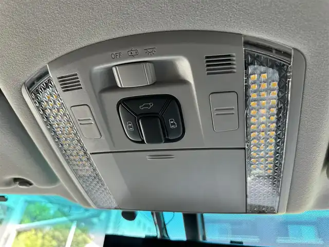 トヨタ アルファード 240S タイプゴールド 三重県 2012(平24)年 6.5万km ブラック 9インチナビ（アルパイン:Bluetooth/CD/DVD/AM/FM/SD）/フリップダウンモニター（アルパイン）/バックカメラ/ドライブレコーダー/ETC/パワースライドドア（運転席側/助手席側）/パワーバックドア/車名ロゴ入ゴールドスカッフプレート/リバース連動機能付ボディ同色電動オート格納ドアミラー/ウィンカーミラー/3列シート（7人乗り）/ハーフレザー/クルーズコントロール/HIDヘッドランプ/オートライト/フロントフォグランプ/ツヤ有ブラック木目調/革巻きコンビステアリングホイール/ツヤ有ブラック木木目調加飾付シャンパンゴールドインパネ/ツヤ有ブラック木目調加飾付き回転式センターコンソールボックス/足元照明（助手席/運転席）/シルバーエンブレム付スモークメッキ加飾無塗装フロントグリル/開口部台形無塗装横桟フロントエアロバンパー/スモークメッキリング付スポーツタイプフロントフォグランプ/サイドクラッディングパネル/リアスポイラー/リアエアロバンパー/スモークレンズ/LEDリアコンビネーションランプ/スモークメッキバックドアガーニッシュ/マフラーカッター/スペアキー