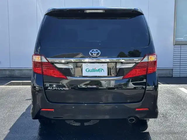 トヨタ アルファード 240S タイプゴールド 三重県 2012(平24)年 6.5万km ブラック 9インチナビ（アルパイン:Bluetooth/CD/DVD/AM/FM/SD）/フリップダウンモニター（アルパイン）/バックカメラ/ドライブレコーダー/ETC/パワースライドドア（運転席側/助手席側）/パワーバックドア/車名ロゴ入ゴールドスカッフプレート/リバース連動機能付ボディ同色電動オート格納ドアミラー/ウィンカーミラー/3列シート（7人乗り）/ハーフレザー/クルーズコントロール/HIDヘッドランプ/オートライト/フロントフォグランプ/ツヤ有ブラック木目調/革巻きコンビステアリングホイール/ツヤ有ブラック木木目調加飾付シャンパンゴールドインパネ/ツヤ有ブラック木目調加飾付き回転式センターコンソールボックス/足元照明（助手席/運転席）/シルバーエンブレム付スモークメッキ加飾無塗装フロントグリル/開口部台形無塗装横桟フロントエアロバンパー/スモークメッキリング付スポーツタイプフロントフォグランプ/サイドクラッディングパネル/リアスポイラー/リアエアロバンパー/スモークレンズ/LEDリアコンビネーションランプ/スモークメッキバックドアガーニッシュ/マフラーカッター/スペアキー
