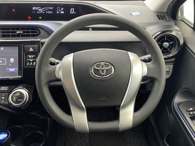 トヨタ アクア S 千葉県 2015(平27)年 5.8万km ブラックマイカ 純正ナビ/フルセグ Bluetooth CD/ＥＴＣ/純正フロアマット/ドアバイザー/オートライト/電格ウィンカーミラー/ハロゲンヘッドライト/プッシュスタート/スマートキー