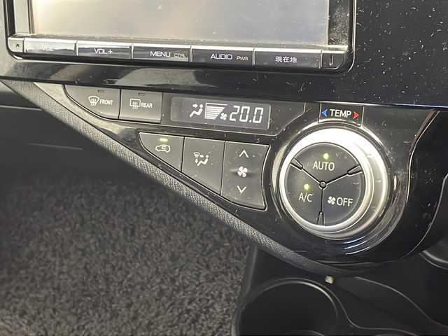 トヨタ アクア S 千葉県 2015(平27)年 5.8万km ブラックマイカ 純正ナビ/フルセグ Bluetooth CD/ＥＴＣ/純正フロアマット/ドアバイザー/オートライト/電格ウィンカーミラー/ハロゲンヘッドライト/プッシュスタート/スマートキー