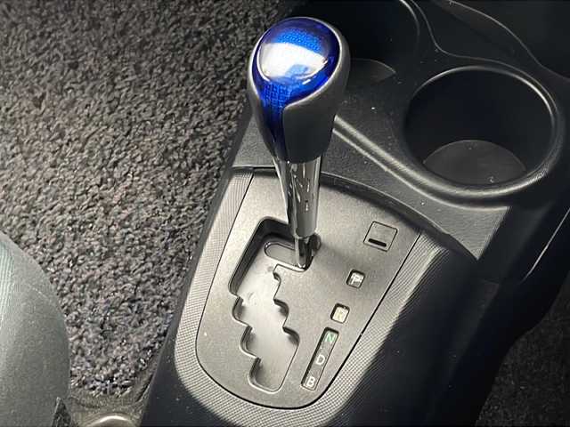 トヨタ アクア S 千葉県 2015(平27)年 5.8万km ブラックマイカ 純正ナビ/フルセグ Bluetooth CD/ＥＴＣ/純正フロアマット/ドアバイザー/オートライト/電格ウィンカーミラー/ハロゲンヘッドライト/プッシュスタート/スマートキー