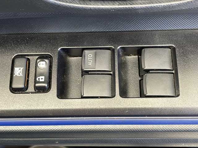トヨタ アクア S 千葉県 2015(平27)年 5.8万km ブラックマイカ 純正ナビ/フルセグ Bluetooth CD/ＥＴＣ/純正フロアマット/ドアバイザー/オートライト/電格ウィンカーミラー/ハロゲンヘッドライト/プッシュスタート/スマートキー