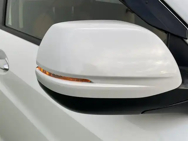 ホンダ ヴェゼル ハイブリッド Z ホンダセンシング 香川県 2018(平30)年 5.2万km プラチナホワイトパール 純正8インチメモリナビ/→フルセグ/CD/DVD/Bluetooth/HDMI/USB/バックカメラ/Honda SENSING/・CMBS(衝突被害軽減ブレーキ)/・ACC（アダプティブクルーズコントロール）/・LKAS（車線維持支援システム）/・路外逸脱抑制機能/・先行車発進お知らせ機能/・誤発進抑制機能/・歩行者事故低減ステアリング/・標識認識機能/・オートハイビーム/ハーフレザーシート/前席シートヒーター/LEDオートライト/純正革巻きステアリング/ステアリングスイッチ/パドルシフト/電子パーキングブレーキ/オートブレーキホールド/純正17インチアルミ/純正フロアマット/ビルトインETC/純正前方ドライブレコーダー/アイドリングストップ/プッシュスタート/キーレス/スタッドレスタイヤ積込