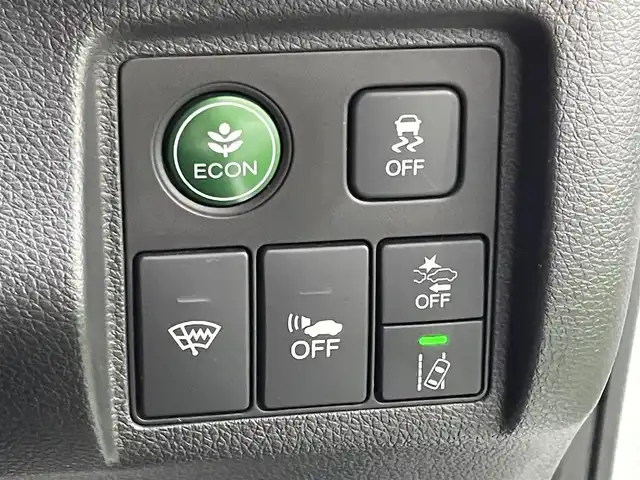 ホンダ ヴェゼル ハイブリッド Z ホンダセンシング 香川県 2018(平30)年 5.2万km プラチナホワイトパール 純正8インチメモリナビ/→フルセグ/CD/DVD/Bluetooth/HDMI/USB/バックカメラ/Honda SENSING/・CMBS(衝突被害軽減ブレーキ)/・ACC（アダプティブクルーズコントロール）/・LKAS（車線維持支援システム）/・路外逸脱抑制機能/・先行車発進お知らせ機能/・誤発進抑制機能/・歩行者事故低減ステアリング/・標識認識機能/・オートハイビーム/ハーフレザーシート/前席シートヒーター/LEDオートライト/純正革巻きステアリング/ステアリングスイッチ/パドルシフト/電子パーキングブレーキ/オートブレーキホールド/純正17インチアルミ/純正フロアマット/ビルトインETC/純正前方ドライブレコーダー/アイドリングストップ/プッシュスタート/キーレス/スタッドレスタイヤ積込