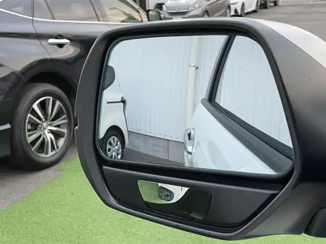 ホンダ ヴェゼル ハイブリッド Z ホンダセンシング 香川県 2018(平30)年 5.2万km プラチナホワイトパール 純正8インチメモリナビ/→フルセグ/CD/DVD/Bluetooth/HDMI/USB/バックカメラ/Honda SENSING/・CMBS(衝突被害軽減ブレーキ)/・ACC（アダプティブクルーズコントロール）/・LKAS（車線維持支援システム）/・路外逸脱抑制機能/・先行車発進お知らせ機能/・誤発進抑制機能/・歩行者事故低減ステアリング/・標識認識機能/・オートハイビーム/ハーフレザーシート/前席シートヒーター/LEDオートライト/純正革巻きステアリング/ステアリングスイッチ/パドルシフト/電子パーキングブレーキ/オートブレーキホールド/純正17インチアルミ/純正フロアマット/ビルトインETC/純正前方ドライブレコーダー/アイドリングストップ/プッシュスタート/キーレス/スタッドレスタイヤ積込