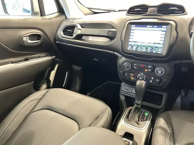 クライスラー・ジープ ジープ レネゲード リミテッド 福岡県 2022(令4)年 2.9万km 黒 黒革　/ＡＣＣ／ＢＳＭ　/純正ナビ／ＴＶ　/Ｂｌｕｅｔｏｏｔｈ　/Ｂカメラ　/前席パワーシート　/シートヒーター　/ステアリングヒーテッド　/オートライト　/スマートキー　/ＥＴＣ　/純正１７インチＡＷ
