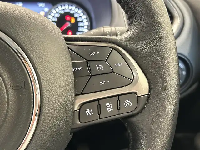 クライスラー・ジープ ジープ レネゲード リミテッド 福岡県 2022(令4)年 2.9万km 黒 黒革　/ＡＣＣ／ＢＳＭ　/純正ナビ／ＴＶ　/Ｂｌｕｅｔｏｏｔｈ　/Ｂカメラ　/前席パワーシート　/シートヒーター　/ステアリングヒーテッド　/オートライト　/スマートキー　/ＥＴＣ　/純正１７インチＡＷ