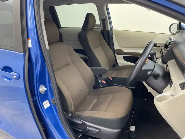 トヨタ シエンタ G 群馬県 2017(平29)年 1.9万km コバルトブルーメタリック 社外オーディオ　衝突被害軽減ブレーキ　レーンアシスト　シートヒーター　ビルトインＥＴＣ　スマートキー　両側電動スライドドア　アイドリングストップ　オートマチックハイビーム　純正フロアマット　ハロゲン