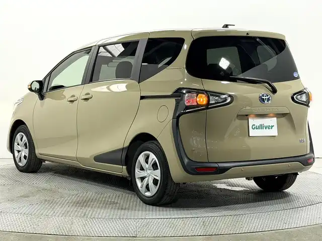 トヨタ シエンタ ハイブリッド X 大阪府 2020(令2)年 3.7万km ベージュ 純正ナビＴＶ　Ｂｌｕｅｔｏｏｔｈ接続　衝突軽減　バックカメラ　片側パワスラ　ビルトインＥＴＣ　クリアランスソナー　レーンアシスト　オートハイビーム　オートエアコン　キーレス　トヨタセーフティセンス