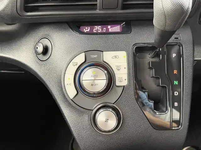 トヨタ シエンタ ハイブリッド X 大阪府 2020(令2)年 3.7万km ベージュ 純正ナビＴＶ　Ｂｌｕｅｔｏｏｔｈ接続　衝突軽減　バックカメラ　片側パワスラ　ビルトインＥＴＣ　クリアランスソナー　レーンアシスト　オートハイビーム　オートエアコン　キーレス　トヨタセーフティセンス
