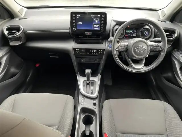 トヨタ ヤリスクロス ハイブリッド G 福岡県 2020(令2)年 6.3万km ブラックマイカ/ホワイトパールクリスタルシャイン 2トーン 純正ナビ（BT/AM/FM)/Bカメラ/レーダークルーズコントロール/LEDヘッドライト/オートライト/オートマチックハイビーム/純正16インチAW/ローダウン/USB入力端子/クリアランスソナー/PKSB/BrakeHold/横滑り防止装置/コーナーセンサー/レーンキープアシスト/盗難防止装置/衝突被害軽減システム/スマートキー/ETC