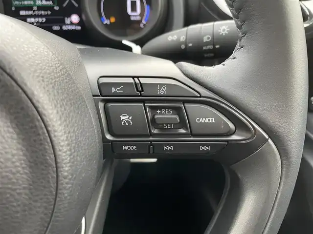 トヨタ ヤリスクロス ハイブリッド G 福岡県 2020(令2)年 6.3万km ブラックマイカ/ホワイトパールクリスタルシャイン 2トーン 純正ナビ（BT/AM/FM)/Bカメラ/レーダークルーズコントロール/LEDヘッドライト/オートライト/オートマチックハイビーム/純正16インチAW/ローダウン/USB入力端子/クリアランスソナー/PKSB/BrakeHold/横滑り防止装置/コーナーセンサー/レーンキープアシスト/盗難防止装置/衝突被害軽減システム/スマートキー/ETC