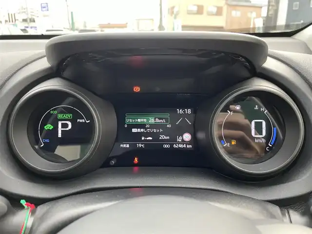 トヨタ ヤリスクロス ハイブリッド G 福岡県 2020(令2)年 6.3万km ブラックマイカ/ホワイトパールクリスタルシャイン 2トーン 純正ナビ（BT/AM/FM)/Bカメラ/レーダークルーズコントロール/LEDヘッドライト/オートライト/オートマチックハイビーム/純正16インチAW/ローダウン/USB入力端子/クリアランスソナー/PKSB/BrakeHold/横滑り防止装置/コーナーセンサー/レーンキープアシスト/盗難防止装置/衝突被害軽減システム/スマートキー/ETC