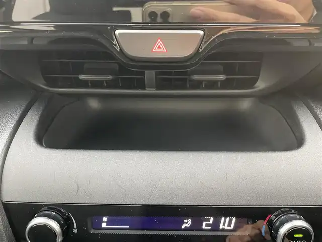 トヨタ ヤリスクロス ハイブリッド G 福岡県 2020(令2)年 6.3万km ブラックマイカ/ホワイトパールクリスタルシャイン 2トーン 純正ナビ（BT/AM/FM)/Bカメラ/レーダークルーズコントロール/LEDヘッドライト/オートライト/オートマチックハイビーム/純正16インチAW/ローダウン/USB入力端子/クリアランスソナー/PKSB/BrakeHold/横滑り防止装置/コーナーセンサー/レーンキープアシスト/盗難防止装置/衝突被害軽減システム/スマートキー/ETC