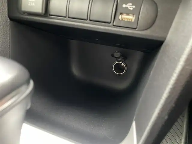 トヨタ ヤリスクロス ハイブリッド G 福岡県 2020(令2)年 6.3万km ブラックマイカ/ホワイトパールクリスタルシャイン 2トーン 純正ナビ（BT/AM/FM)/Bカメラ/レーダークルーズコントロール/LEDヘッドライト/オートライト/オートマチックハイビーム/純正16インチAW/ローダウン/USB入力端子/クリアランスソナー/PKSB/BrakeHold/横滑り防止装置/コーナーセンサー/レーンキープアシスト/盗難防止装置/衝突被害軽減システム/スマートキー/ETC