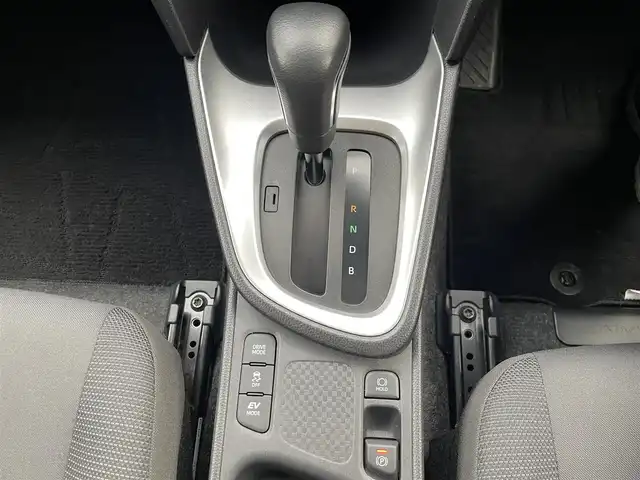 トヨタ ヤリスクロス ハイブリッド G 福岡県 2020(令2)年 6.3万km ブラックマイカ/ホワイトパールクリスタルシャイン 2トーン 純正ナビ（BT/AM/FM)/Bカメラ/レーダークルーズコントロール/LEDヘッドライト/オートライト/オートマチックハイビーム/純正16インチAW/ローダウン/USB入力端子/クリアランスソナー/PKSB/BrakeHold/横滑り防止装置/コーナーセンサー/レーンキープアシスト/盗難防止装置/衝突被害軽減システム/スマートキー/ETC