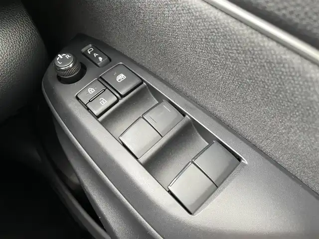 トヨタ ヤリスクロス ハイブリッド G 福岡県 2020(令2)年 6.3万km ブラックマイカ/ホワイトパールクリスタルシャイン 2トーン 純正ナビ（BT/AM/FM)/Bカメラ/レーダークルーズコントロール/LEDヘッドライト/オートライト/オートマチックハイビーム/純正16インチAW/ローダウン/USB入力端子/クリアランスソナー/PKSB/BrakeHold/横滑り防止装置/コーナーセンサー/レーンキープアシスト/盗難防止装置/衝突被害軽減システム/スマートキー/ETC