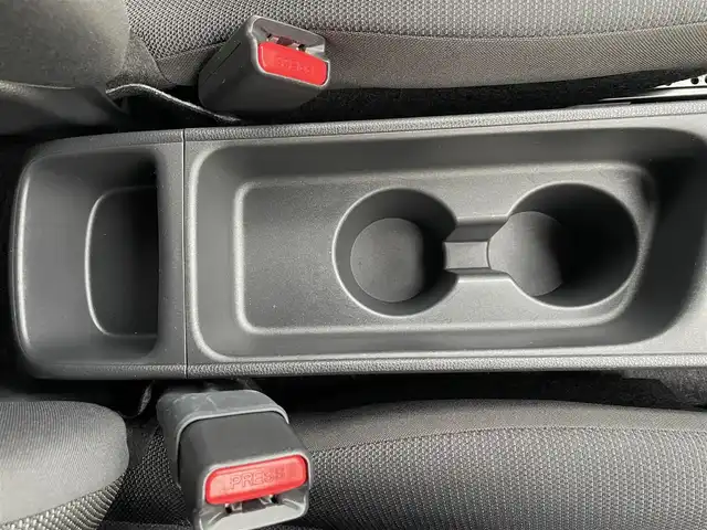 トヨタ ヤリスクロス ハイブリッド G 福岡県 2020(令2)年 6.3万km ブラックマイカ/ホワイトパールクリスタルシャイン 2トーン 純正ナビ（BT/AM/FM)/Bカメラ/レーダークルーズコントロール/LEDヘッドライト/オートライト/オートマチックハイビーム/純正16インチAW/ローダウン/USB入力端子/クリアランスソナー/PKSB/BrakeHold/横滑り防止装置/コーナーセンサー/レーンキープアシスト/盗難防止装置/衝突被害軽減システム/スマートキー/ETC