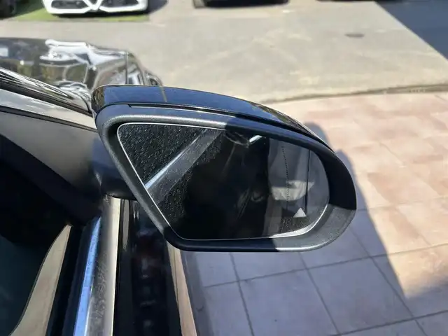 メルセデス・ベンツ Ｃ１８０ アバンギャルド 大阪府 2015(平27)年 8.8万km オブシディアンブラック レーダーセーフティP/純正ナビ/TV/バックカメラ/ACC/ブラインドスポット/純正18インチAW/LEDヘッドライト/クリアランスソナー/ハーフ革/Dメモリ付きパワーシート/シートヒーター/パドルシフト/ETC/ドラレコ