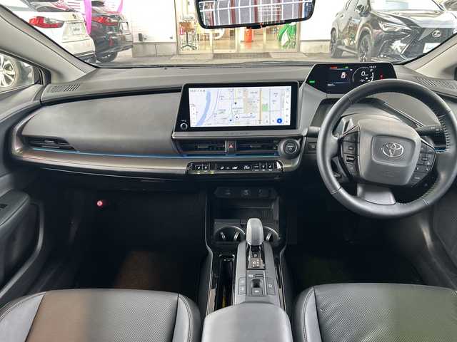 トヨタ プリウス Z 京都府 2023(令5)年 1万km アティチュードブラックマイカ 純正12.3インチディスプレイナビ/フルセグテレビ/アラウンドビューモニター/Miracast/ワイヤレス充電/Bluetooth/デジタルインナーミラー/メモリーパワーシート/シートヒーター＆ベンチレーション/ステアリングヒーター/トヨタセーフティーセンス/アドバンスドパーク/ブラインドスポットモニター/クリアランスソナー/プリクラシュセーフティー/リヤクロストラフィックアラート/ロードサインアシスト/レーダークルーズコントロール/プロアクティブドライビングアシスト/ワンオーナー/禁煙車/ビルトインETC2.0/ウィンカーミラー/電動格納ミラー