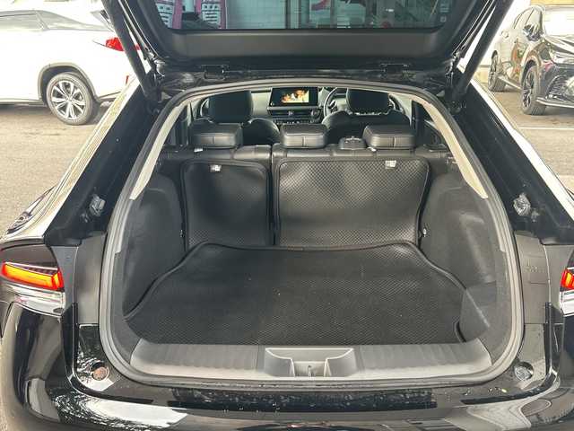 トヨタ プリウス Z 京都府 2023(令5)年 1万km アティチュードブラックマイカ 純正12.3インチディスプレイナビ/フルセグテレビ/アラウンドビューモニター/Miracast/ワイヤレス充電/Bluetooth/デジタルインナーミラー/メモリーパワーシート/シートヒーター＆ベンチレーション/ステアリングヒーター/トヨタセーフティーセンス/アドバンスドパーク/ブラインドスポットモニター/クリアランスソナー/プリクラシュセーフティー/リヤクロストラフィックアラート/ロードサインアシスト/レーダークルーズコントロール/プロアクティブドライビングアシスト/ワンオーナー/禁煙車/ビルトインETC2.0/ウィンカーミラー/電動格納ミラー